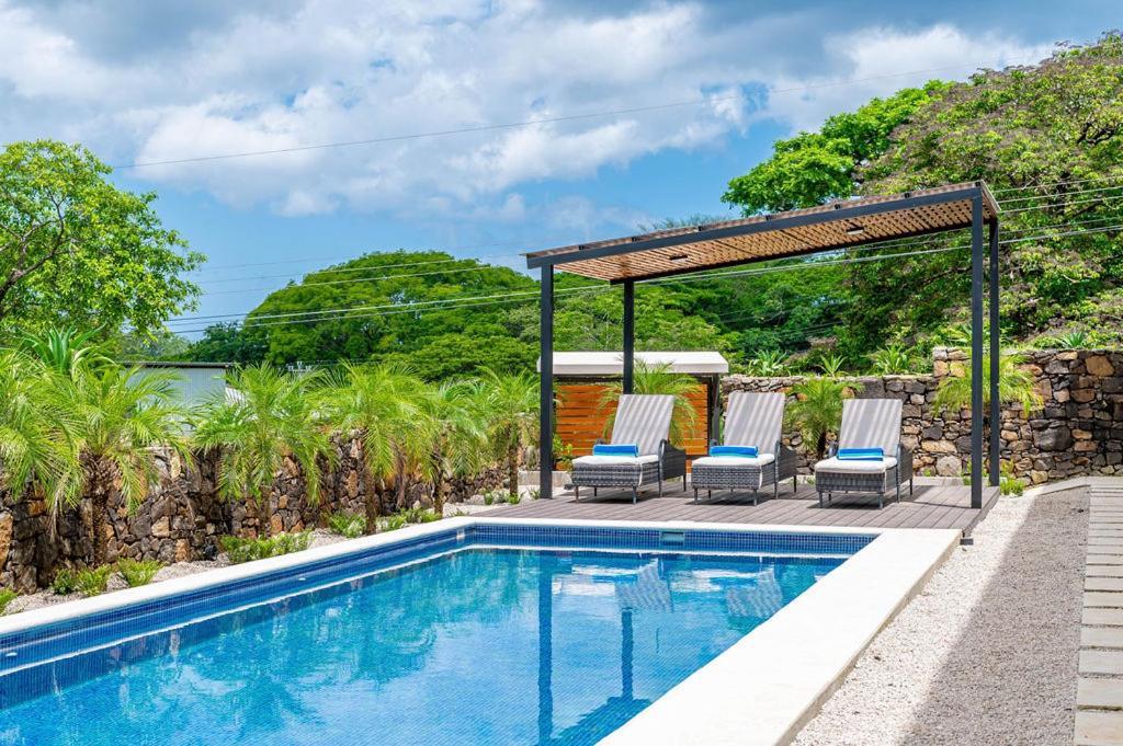 Tamarindo Beach, Prime Location, Fantastic Watersalt Pool & Cold Plunge, Family & Friends Exterior foto
